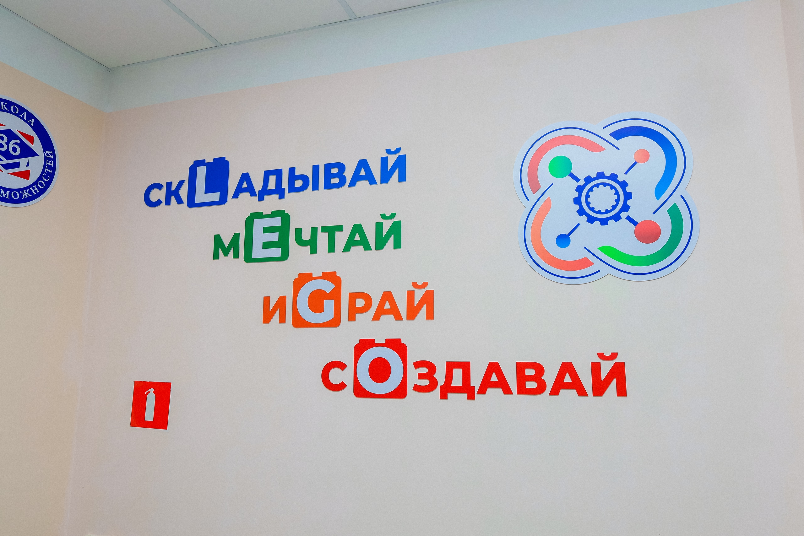 Креативное оформление стен, зоны ресепшн